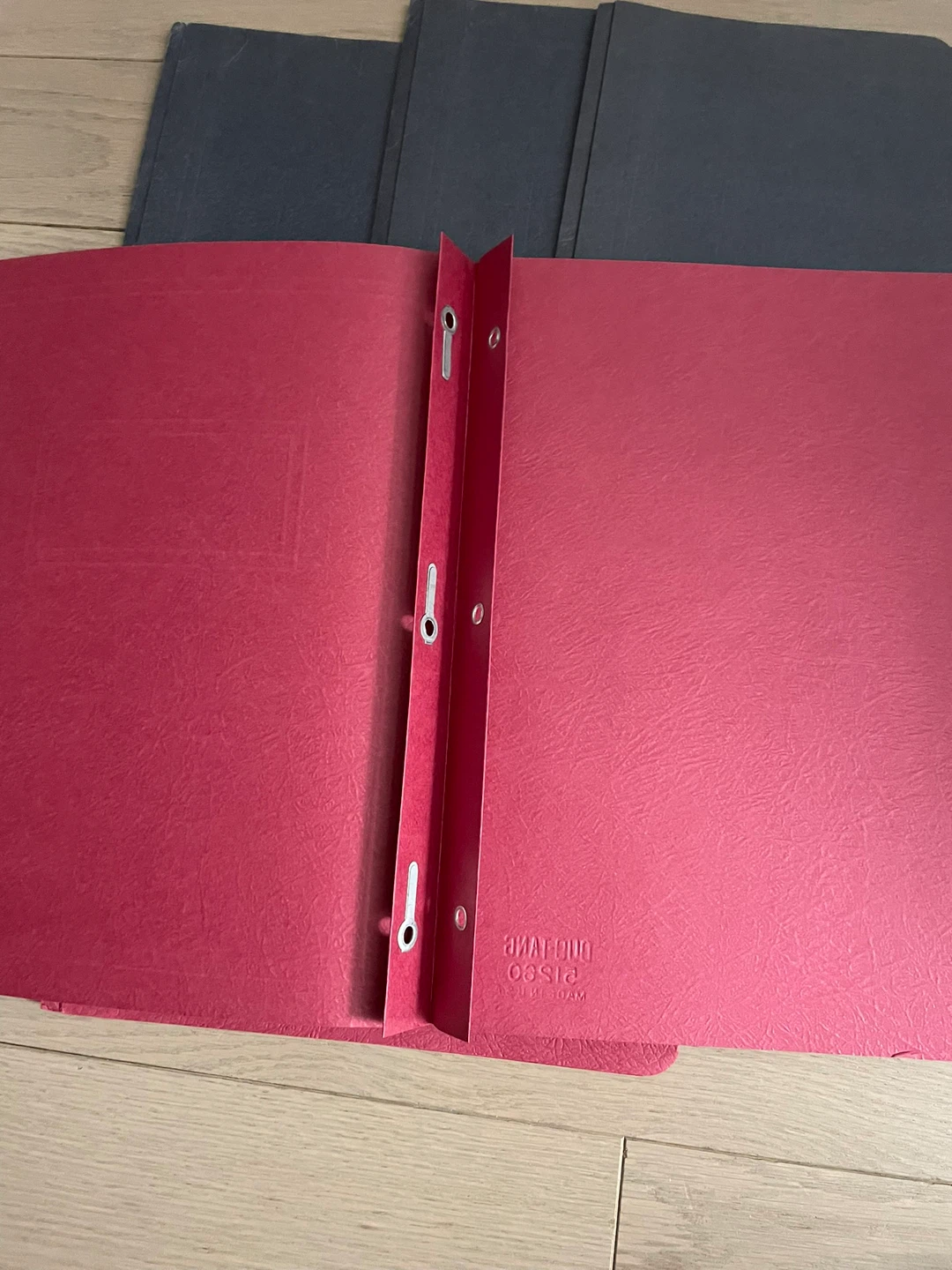 🆓 4 Blue, 2 Red duotangs - photo 2