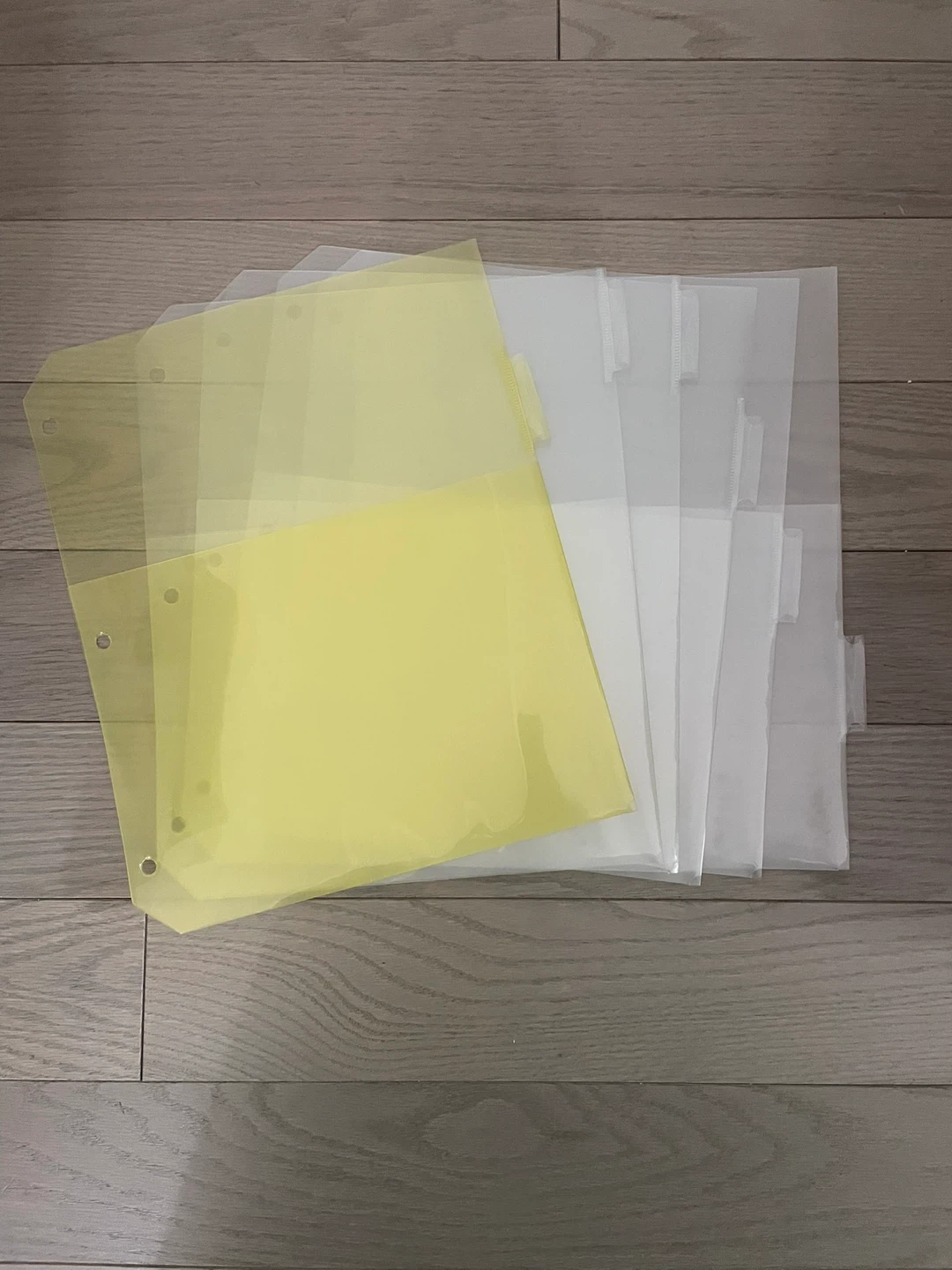 🆓 plastic Binder pockets/dividers