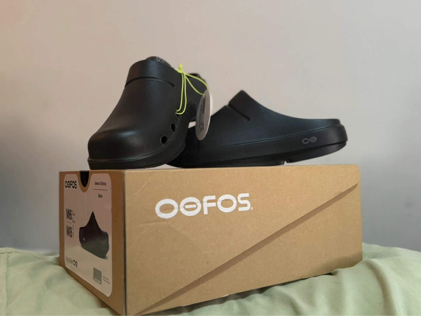 OOFOOS Unisex OOCloog Black Clogs