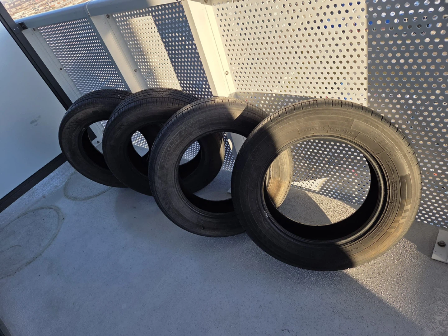 Set of 4 Hilo Sport XV1 Tires 225/65R17