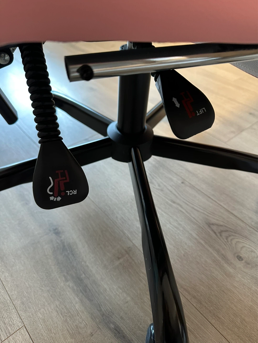 Pink SUKIDA Gaming Chair with Footrest - photo 3