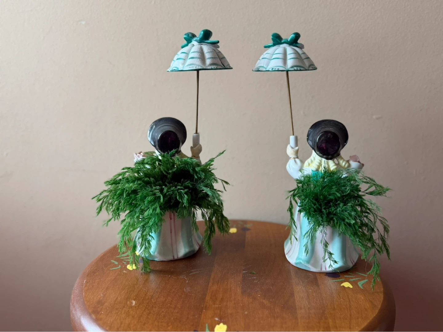 Ucagco Japan Ceramic Figurines Set of 2 - photo 4