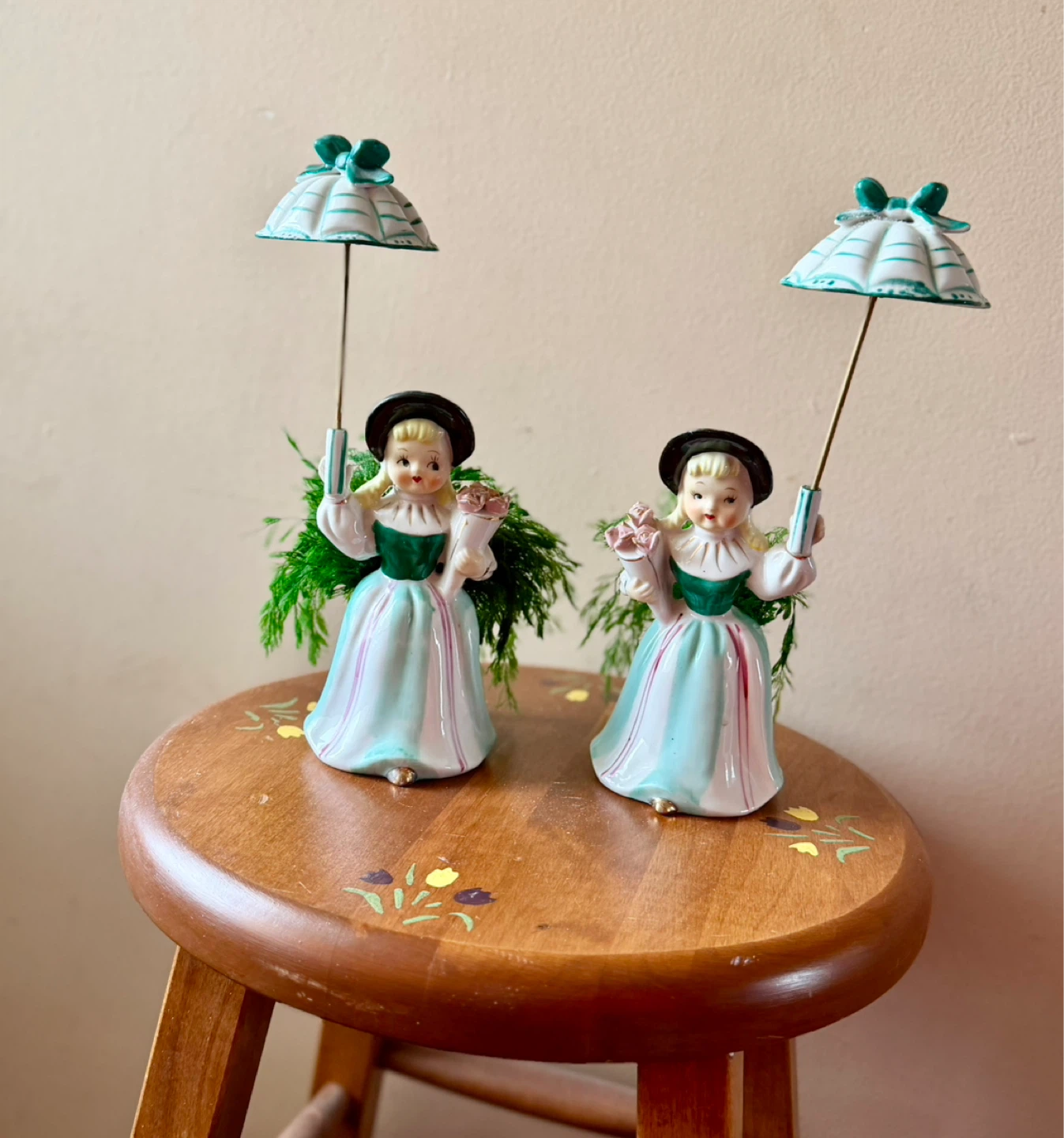 Ucagco Japan Ceramic Figurines Set of 2 - photo 2