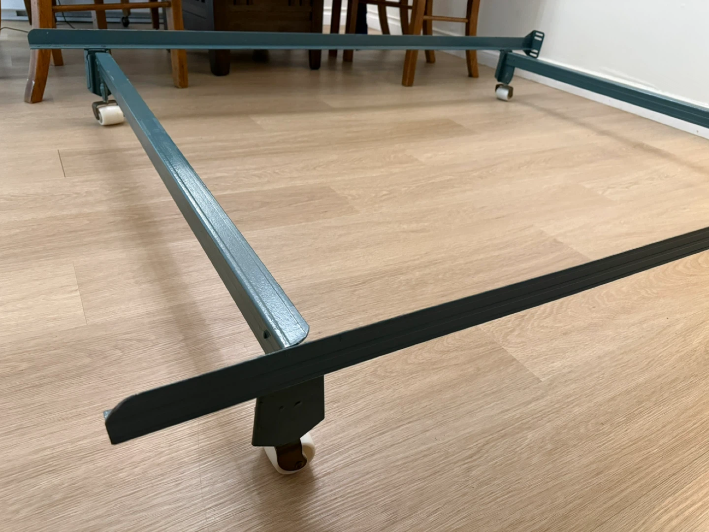Sealy Heavy-duty Bed Frame (Double or Full size) - photo 2