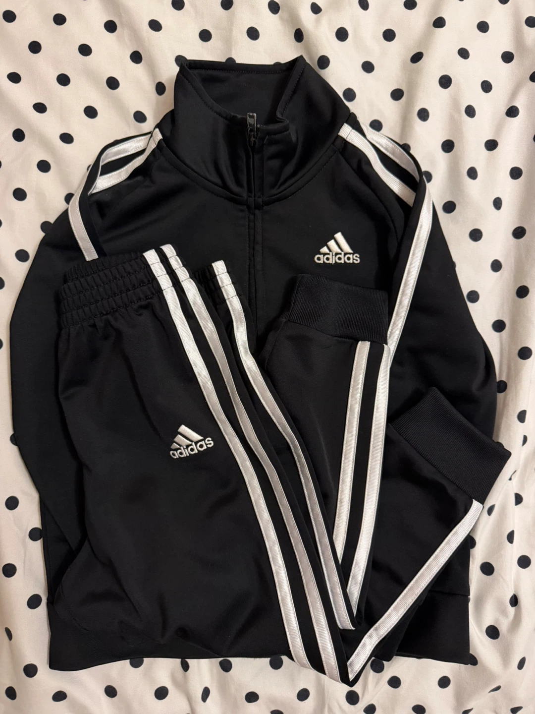 Adidas boys/girls/neutral gender 3T zip up sweater and pant