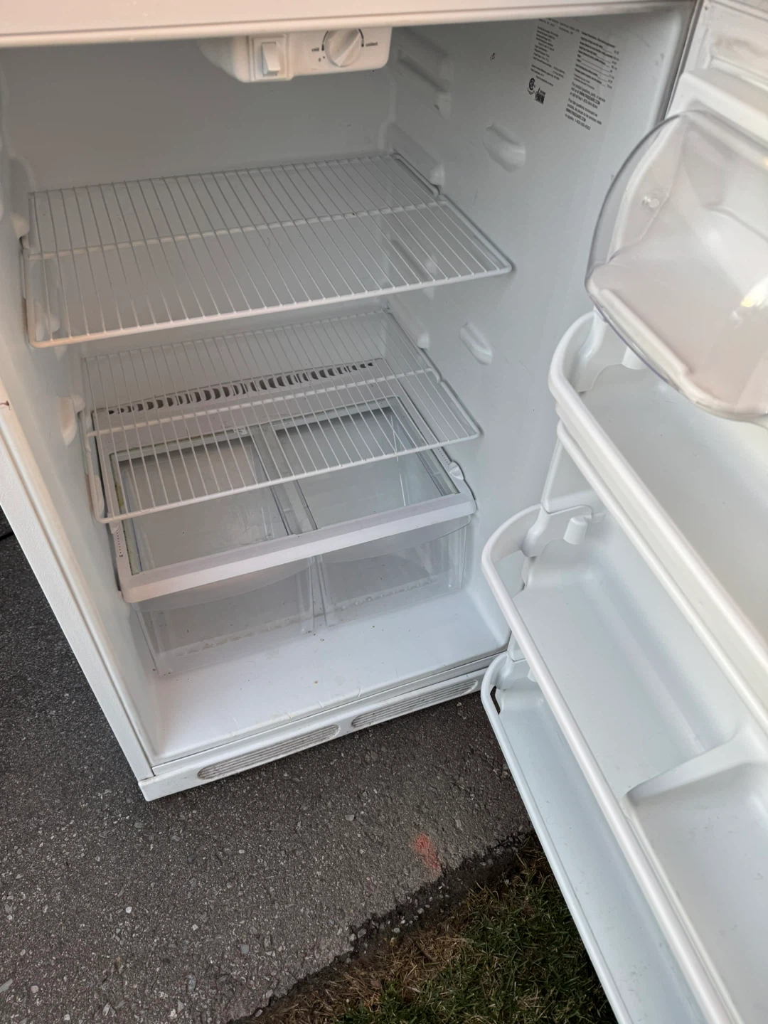 Frigidaire Refrigerator - photo 2