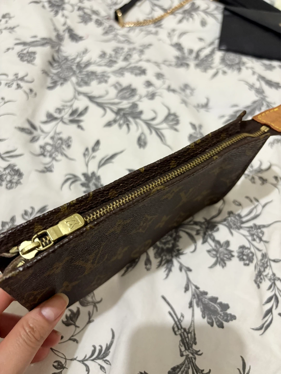 Louis Vuitton Monogram Pouch - photo 4