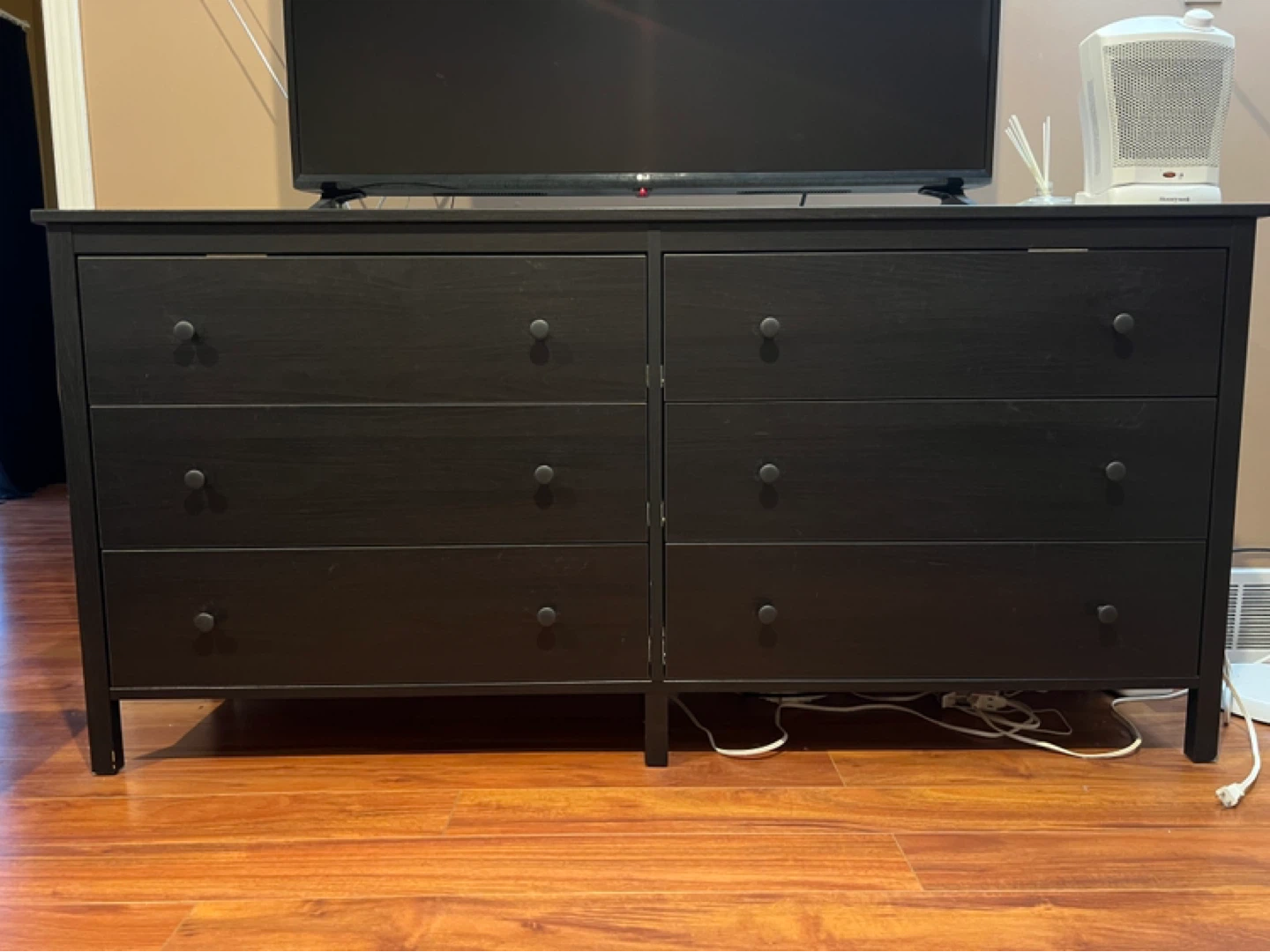 Black 6-Drawer Dresser