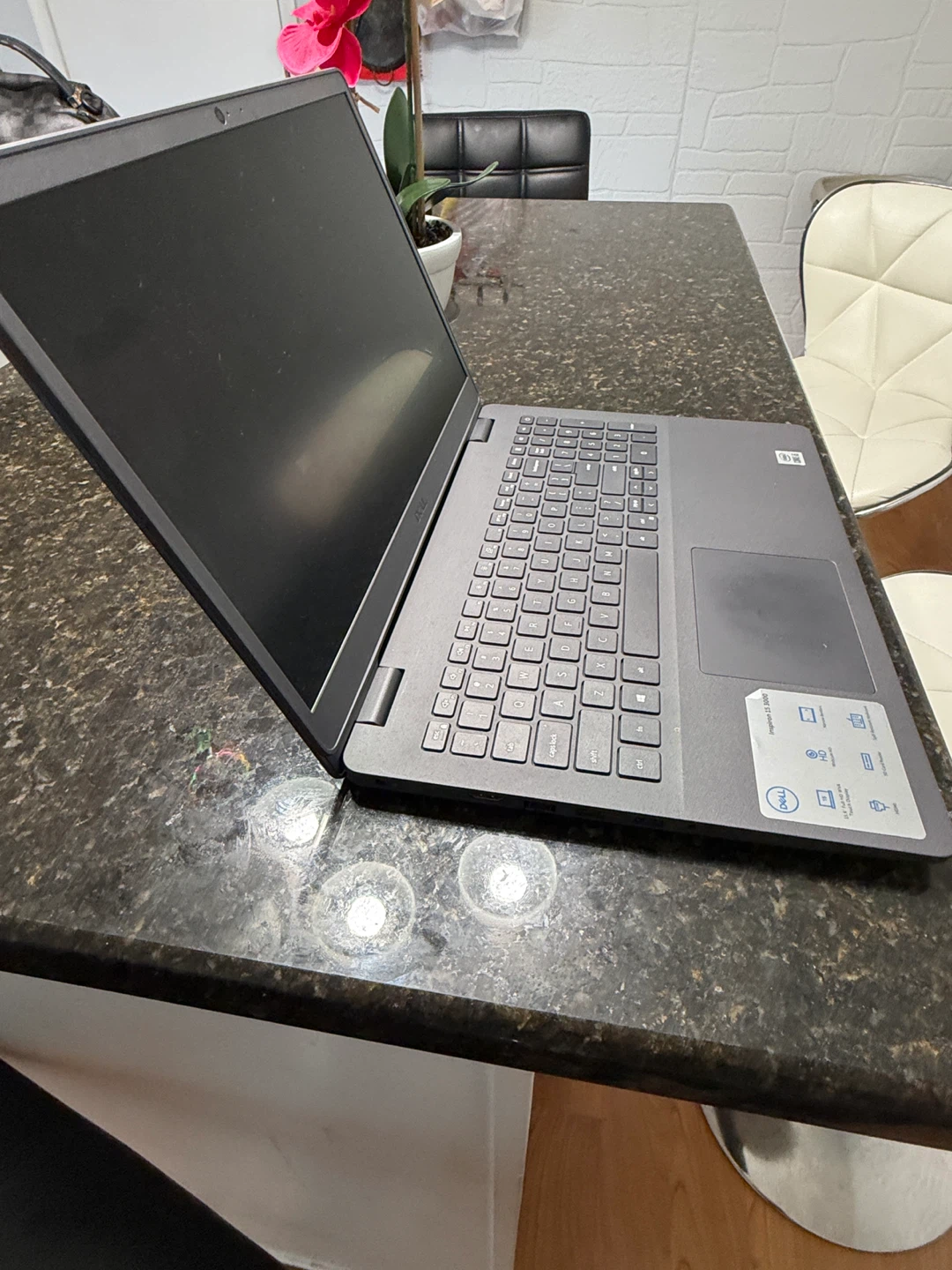 Dell Inspiron 15 3000 Laptop - photo 3