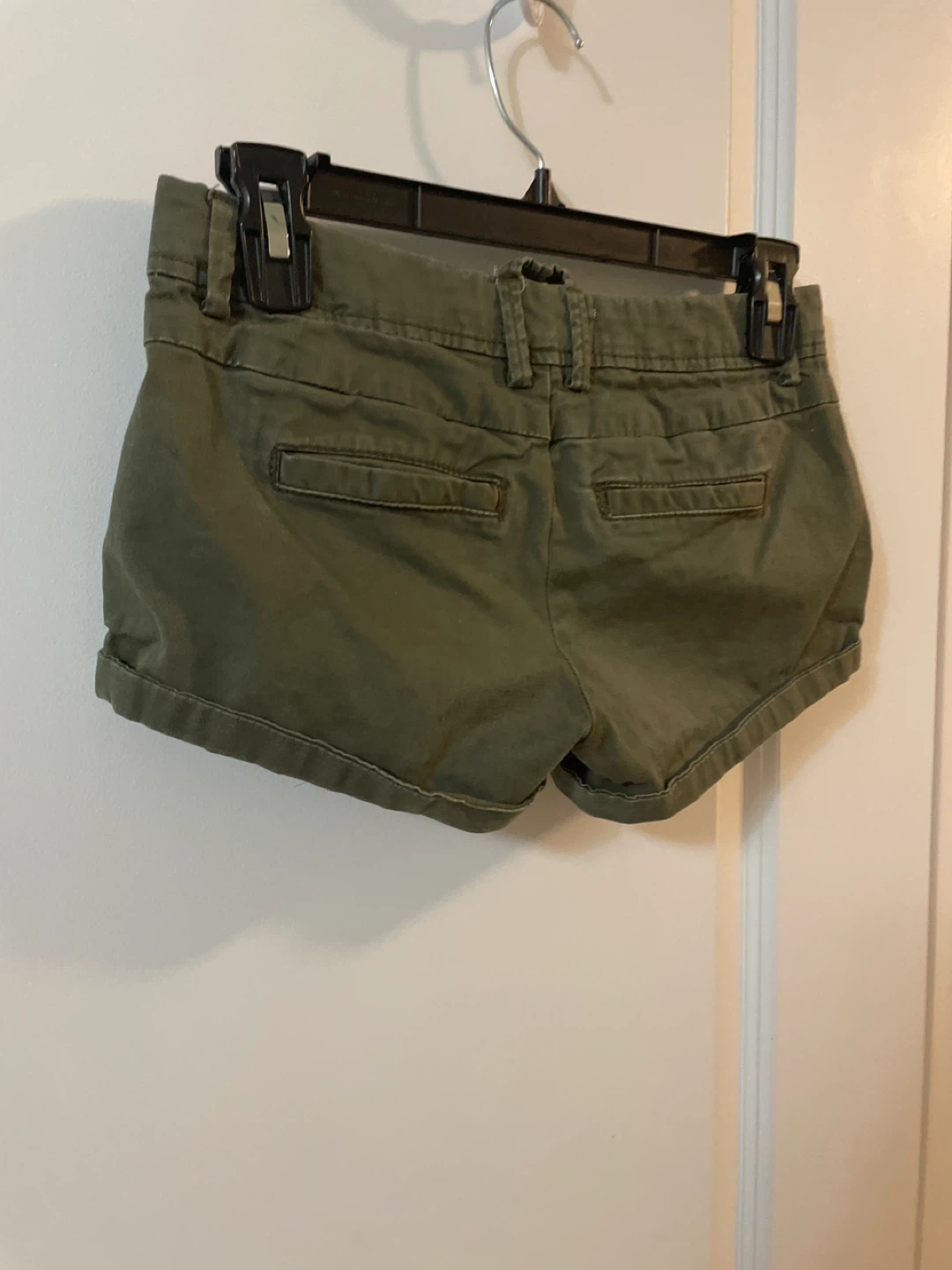 Green  Shorts Size 00 like new - photo 2