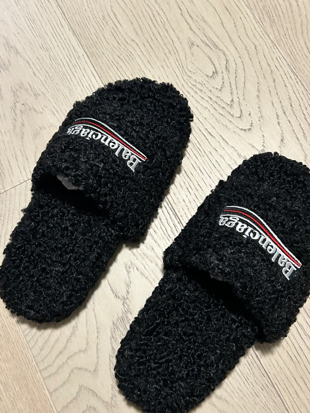 Balenciaga Black furry Slippers - photo 2