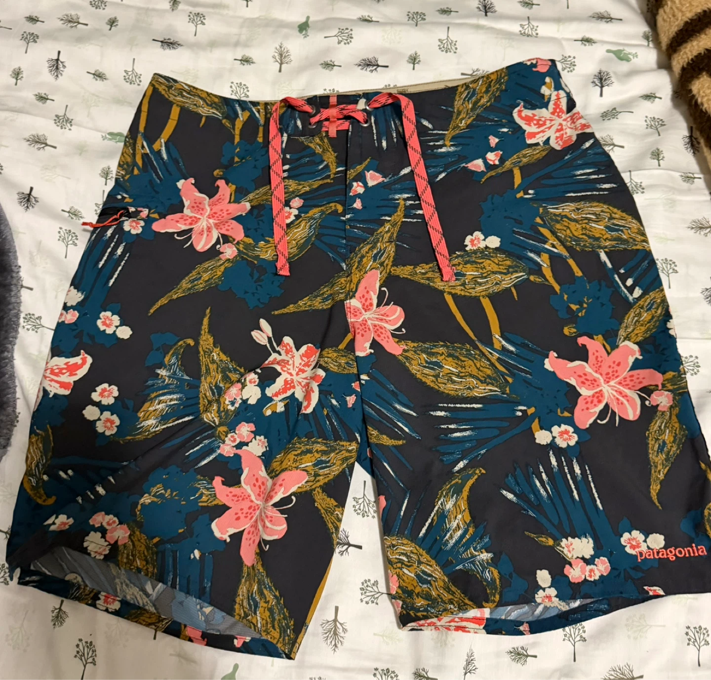 Patagonia Board Shorts Size 32 Floral Print