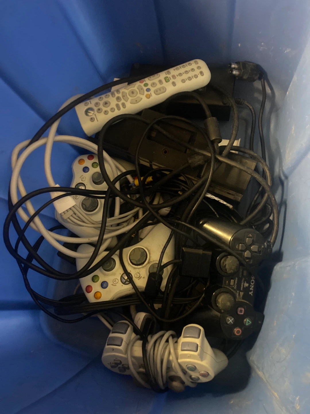 Xbox 360 three of them and a PlayStation 2 - photo 2