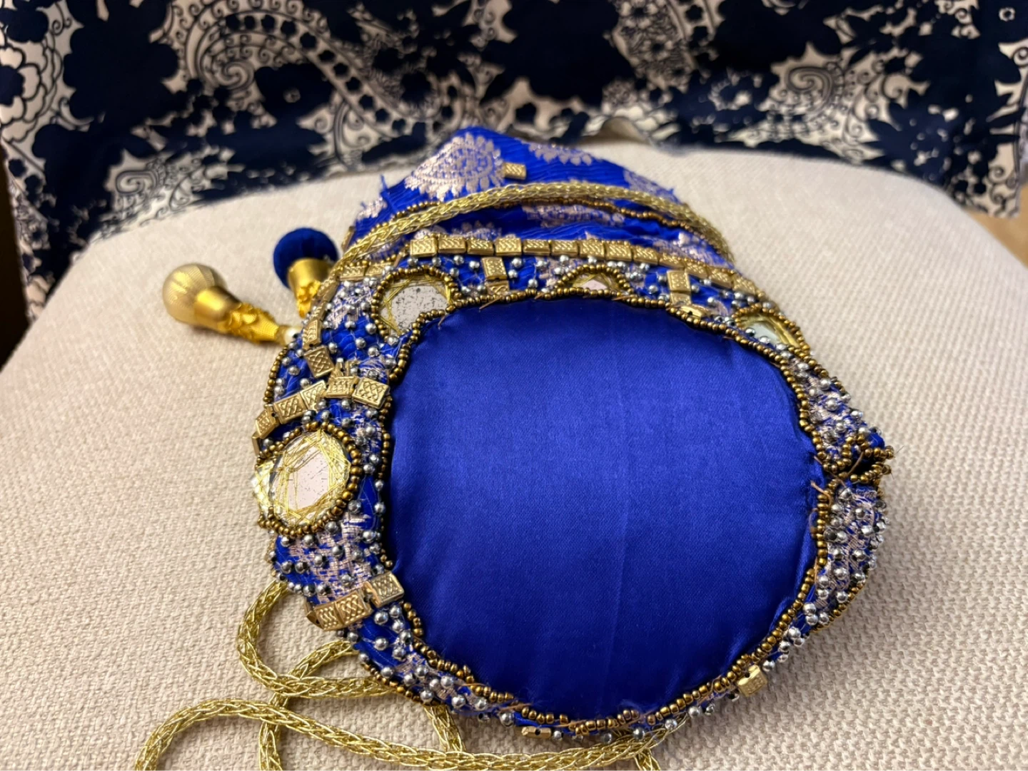 Embellished Blue Drawstring Pouch Bag with Gold Chain - photo 2