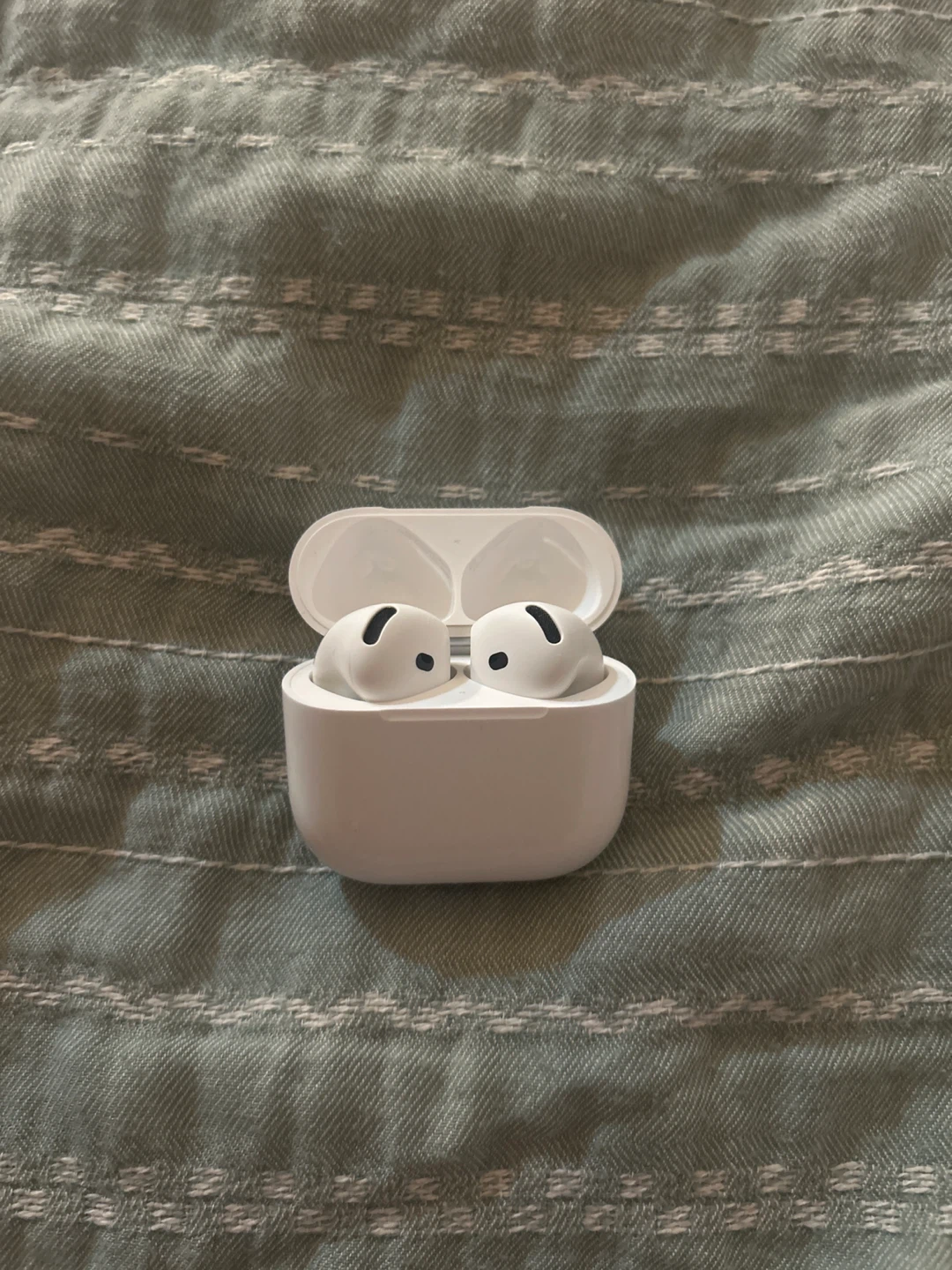AirPod 4