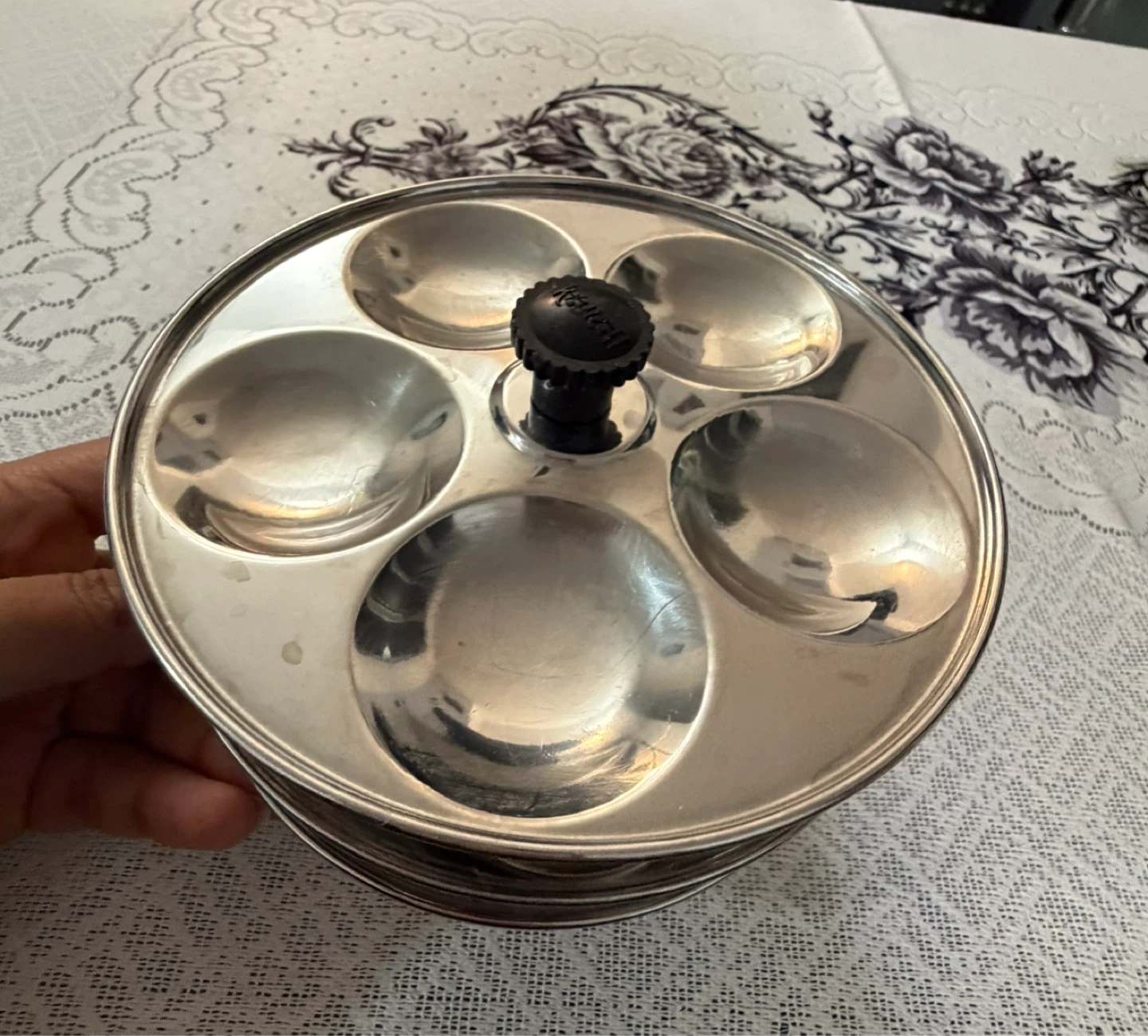 Button Idli Maker