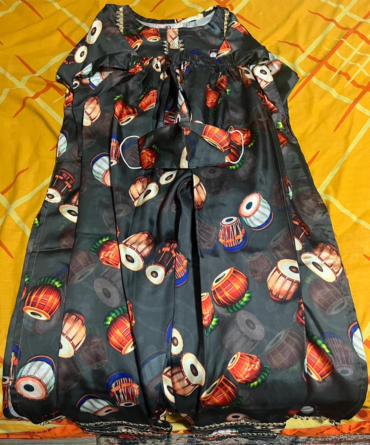 Unpacked Brand new cloth set