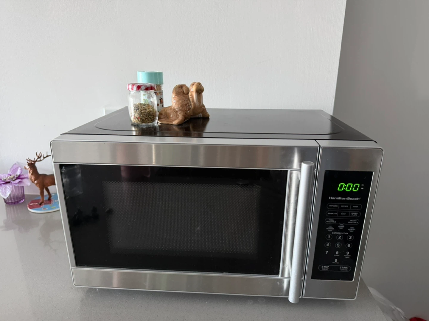 Hamilton Beach 0.7 Cu.ft. Microwave( NEW, comes with box)