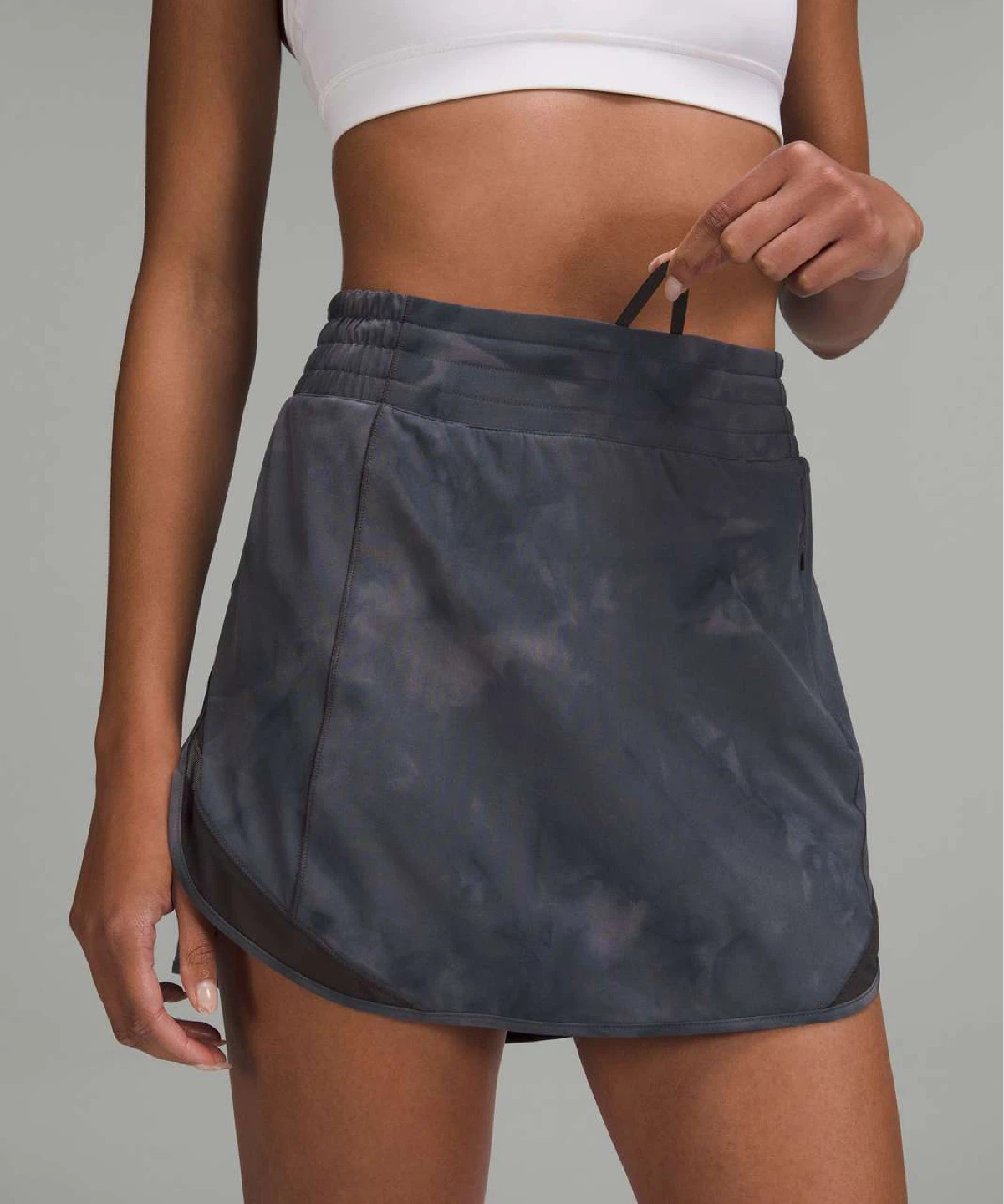 Lululemon hotty hot  High-Rise Skirt size 6 - photo 2