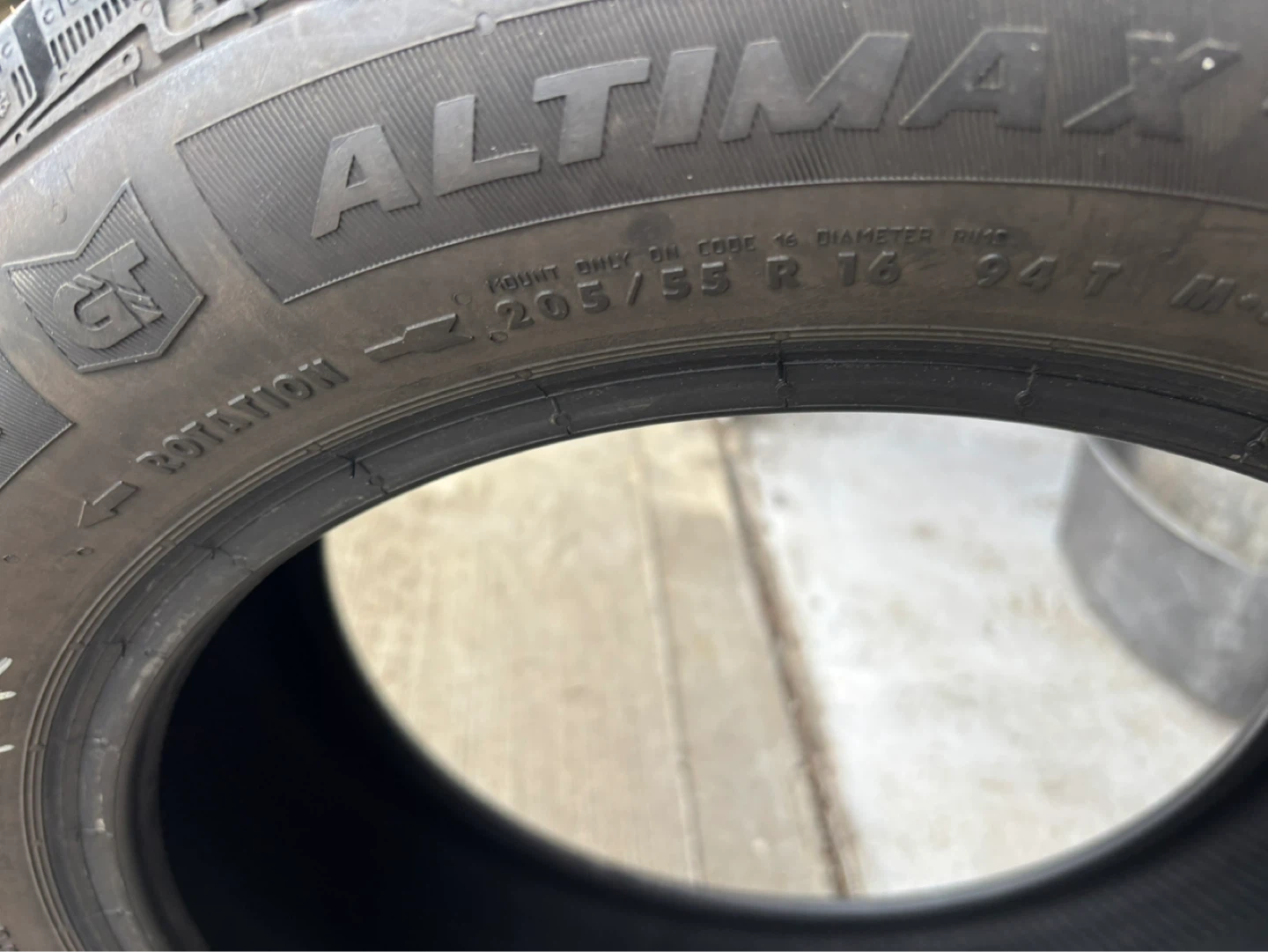 General Tire Altimax RT 205/55 R16 Tire