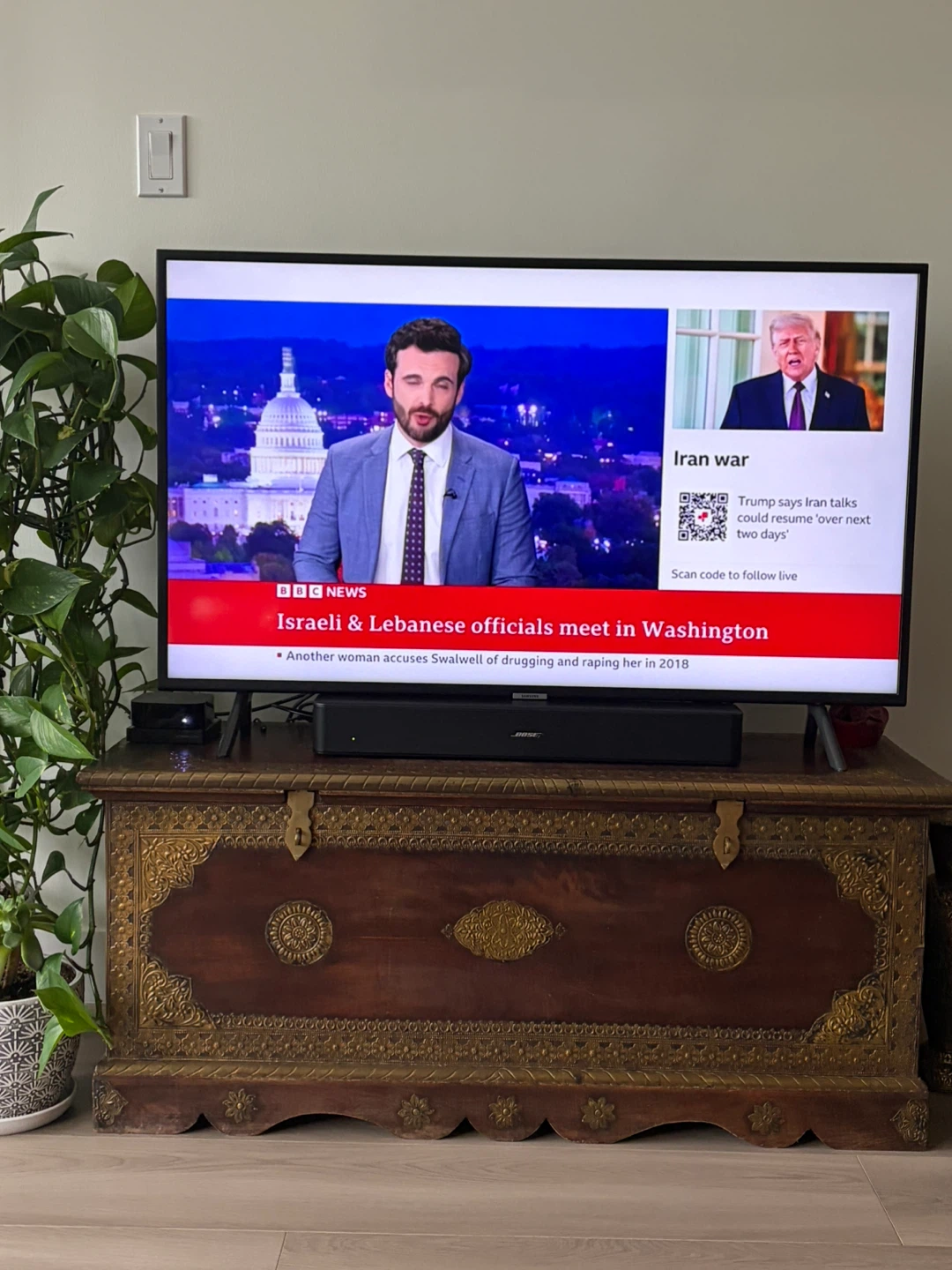 Samsung 44 inch Smart TV - photo 3