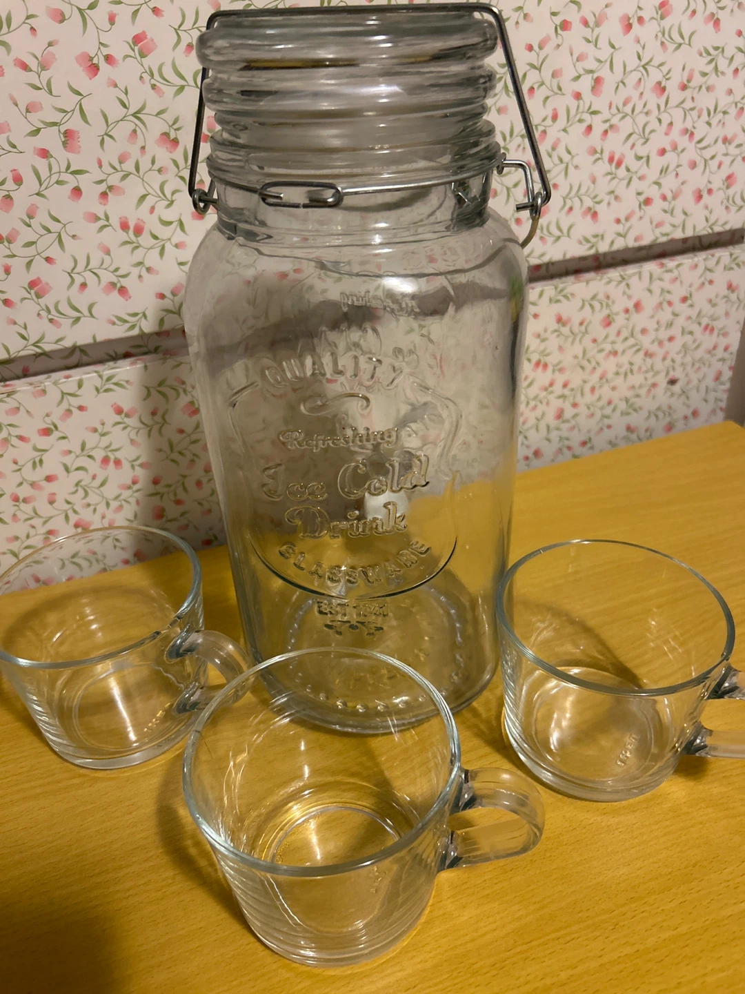 Glass Beverage Dispenser with 3 Cups