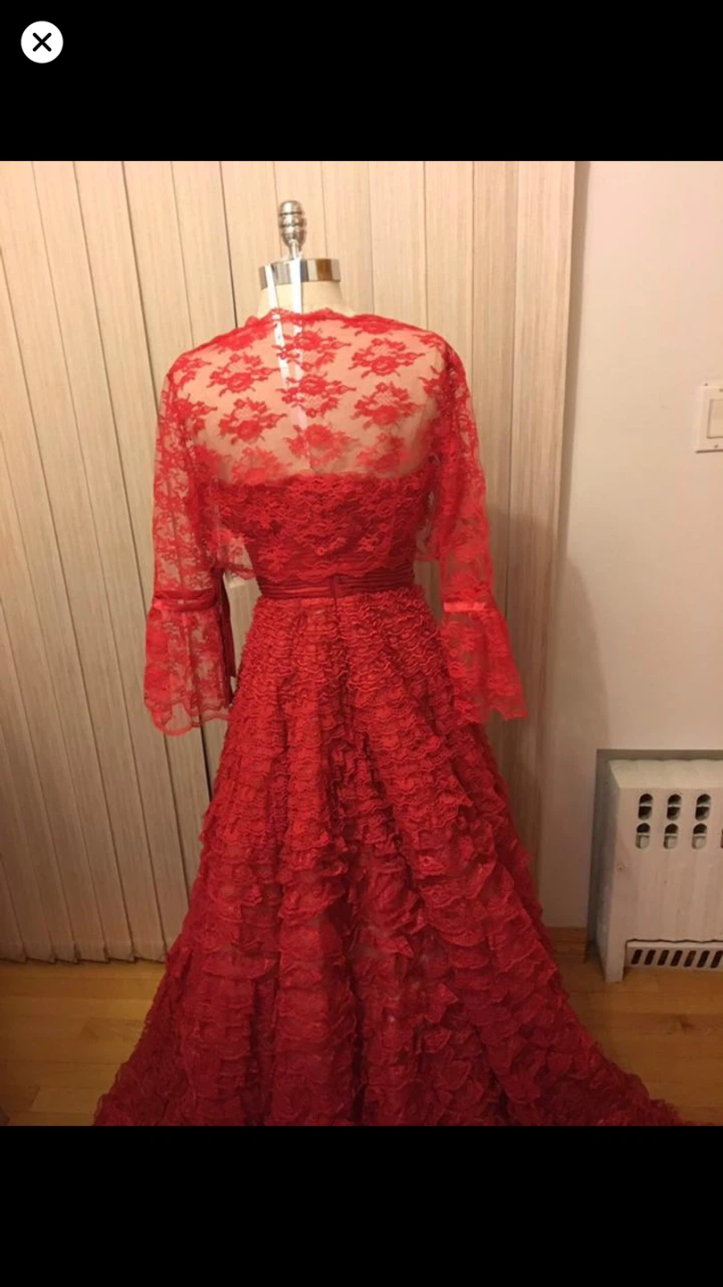Red Lace Gown - photo 2