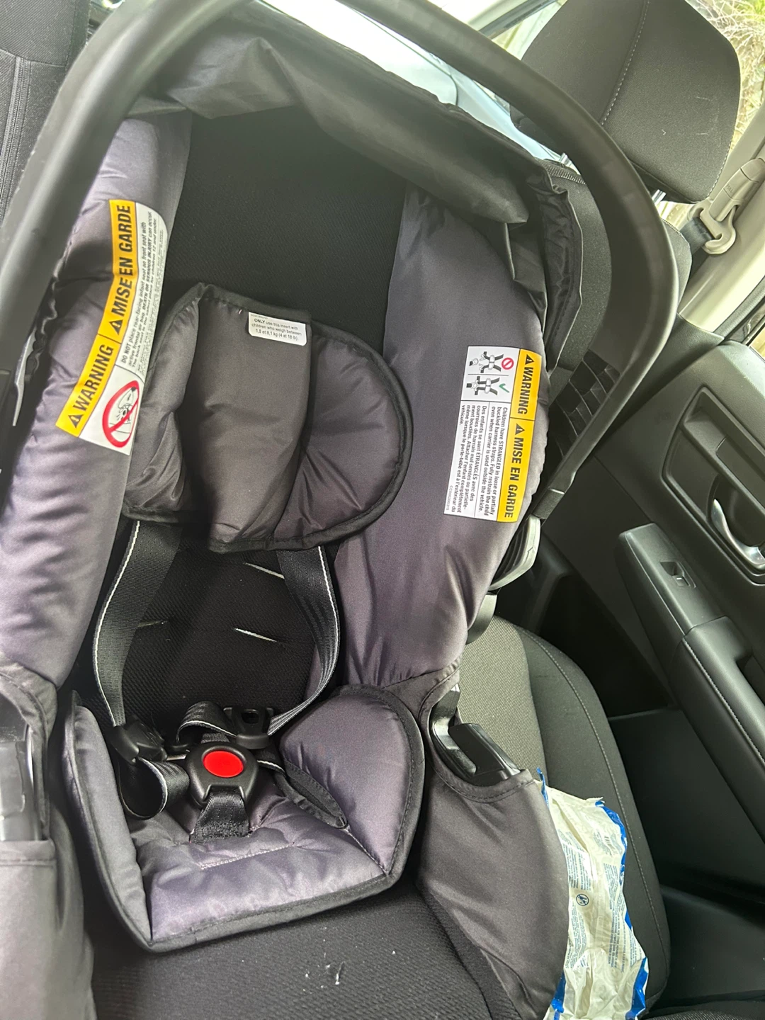 Baby Trend Infant Car Seat with Base and stroller - photo 2