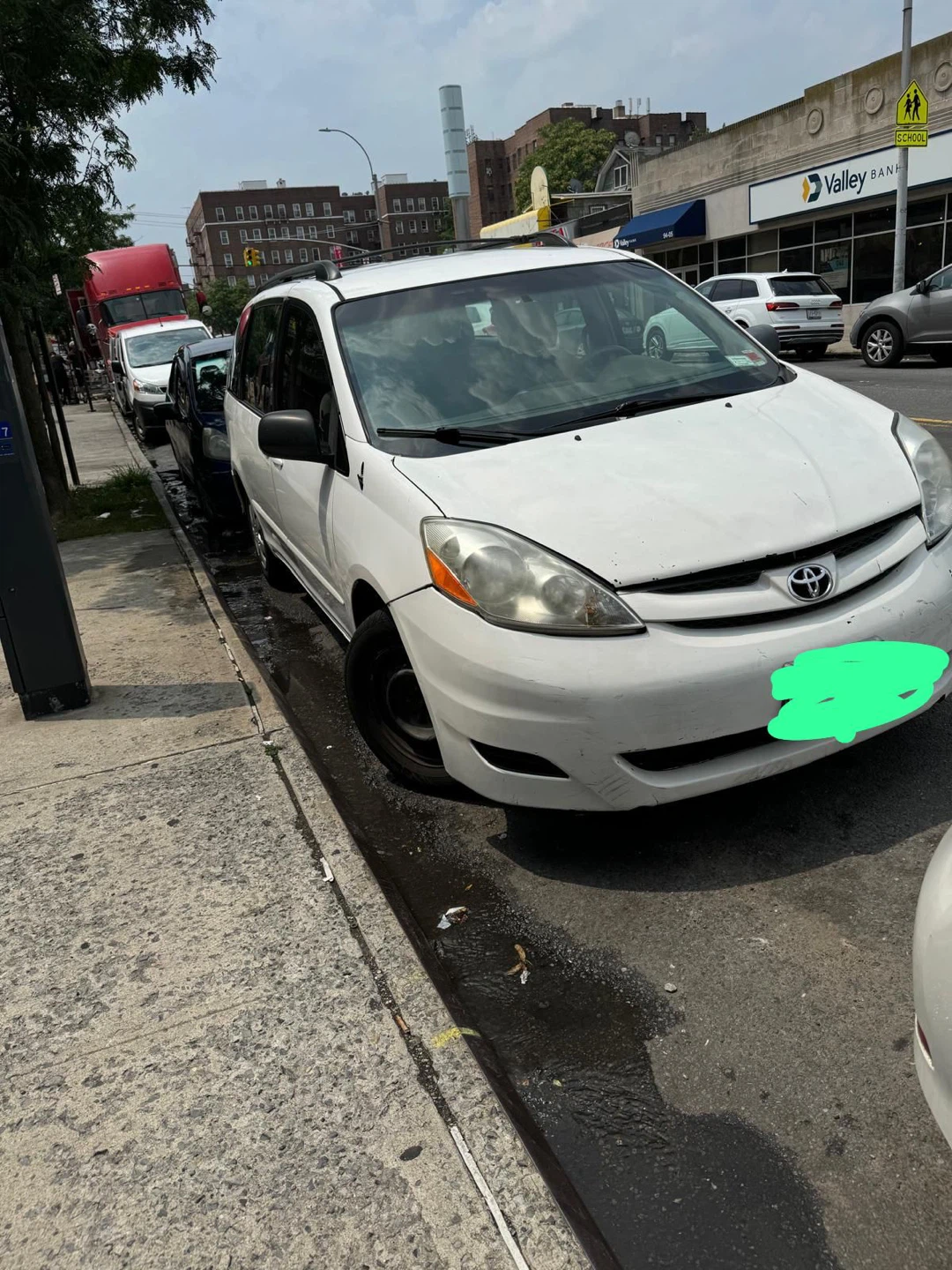 White Toyota Sienna SE Minivan 2008