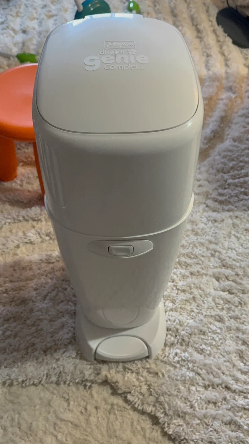 Diaper genie with 2 refills - photo 2