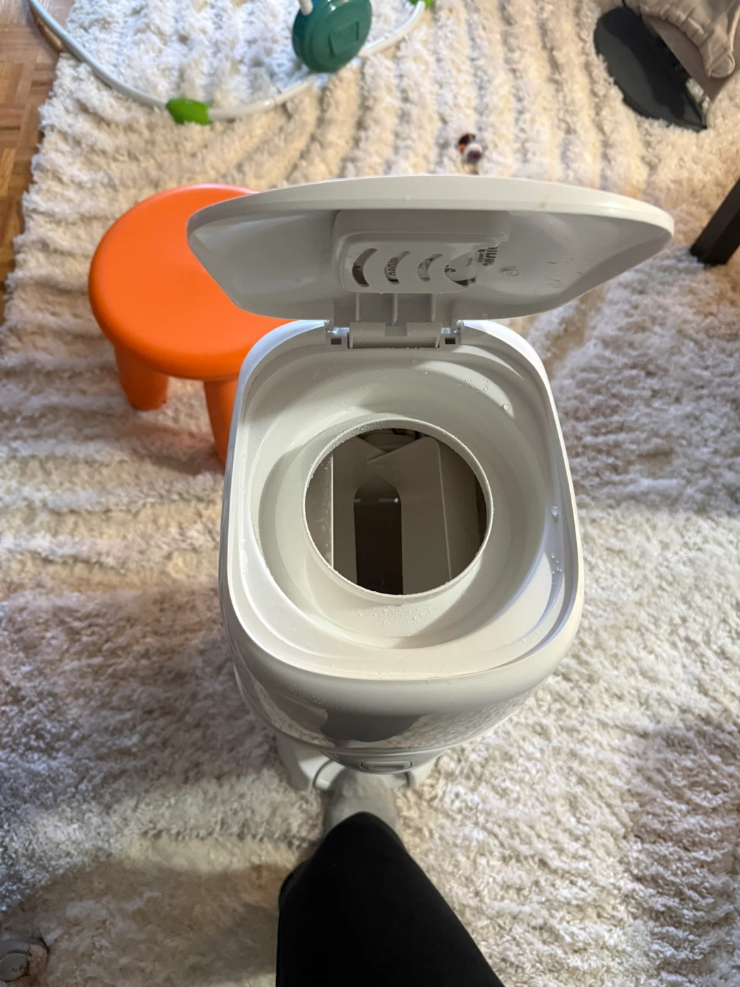 Diaper genie with 2 refills