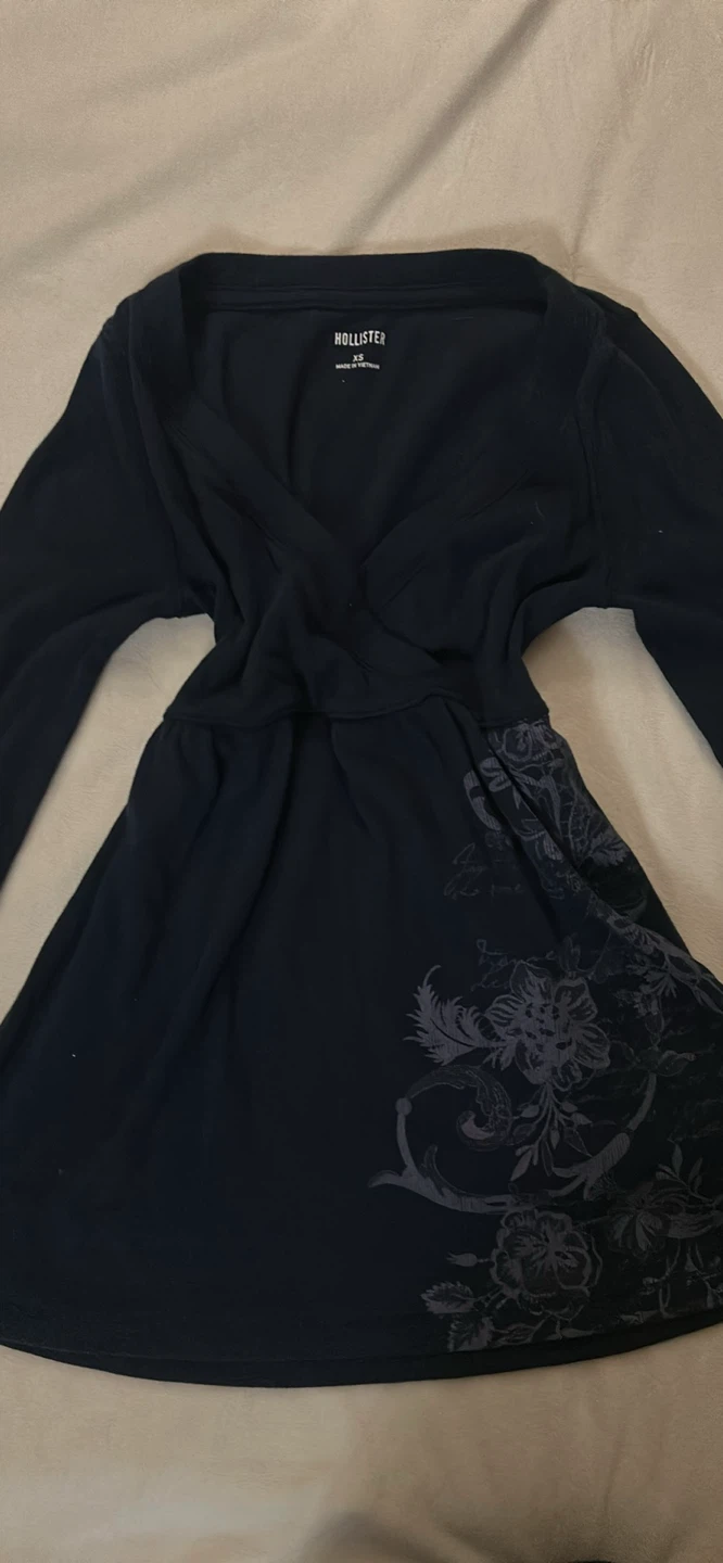 Hollister navy blue long sleeve V-neck babydoll - XS