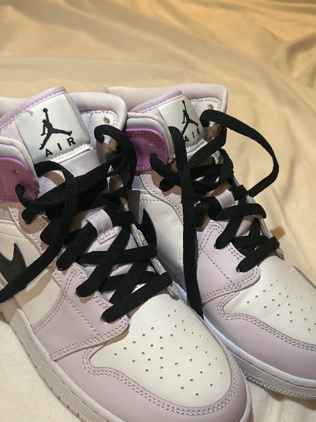 Nike Air Jordan 1 Mid SE barely grape White