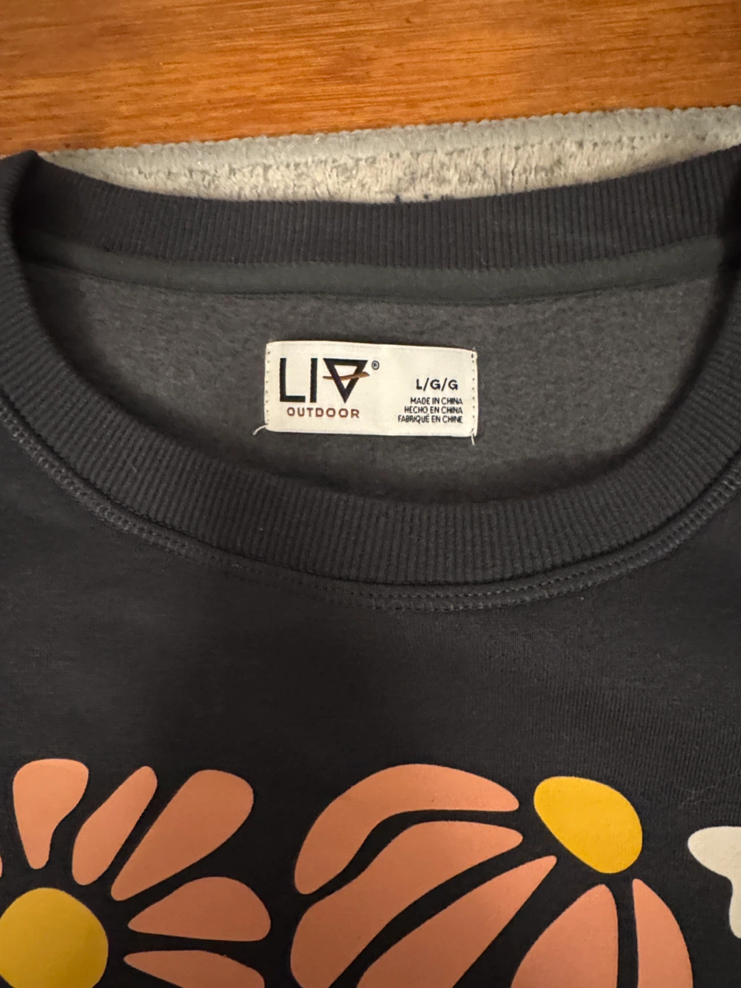 LIV Outdoor Graphic Sweatshirt Size L - photo 4