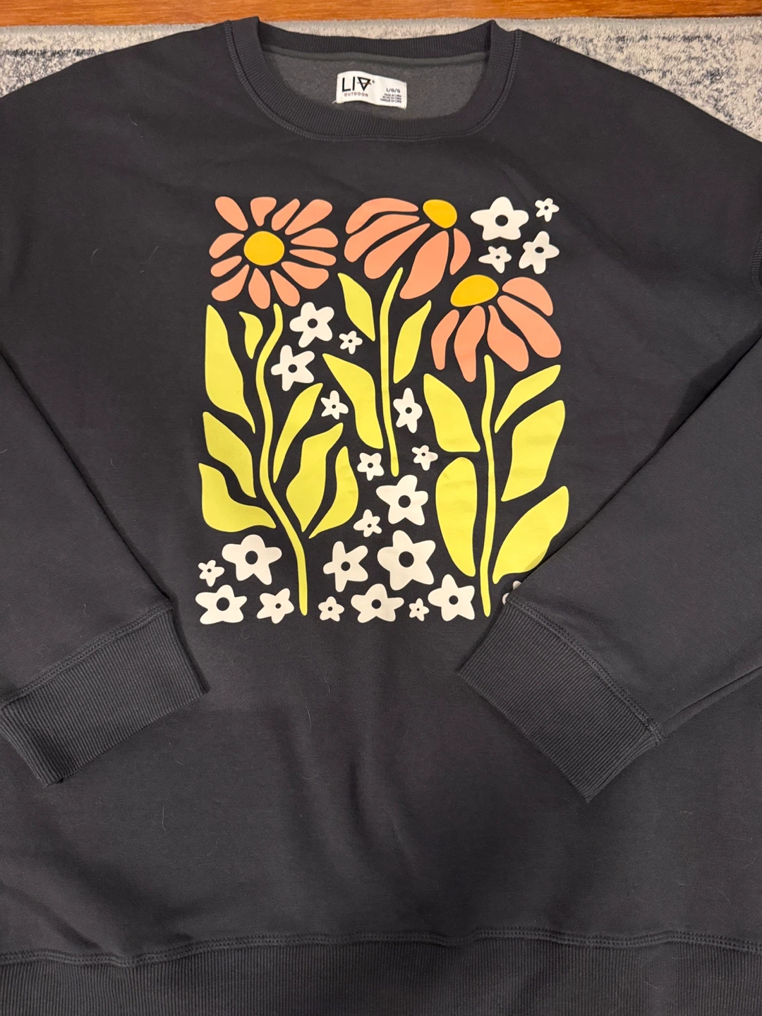 LIV Outdoor Graphic Sweatshirt Size L - photo 2