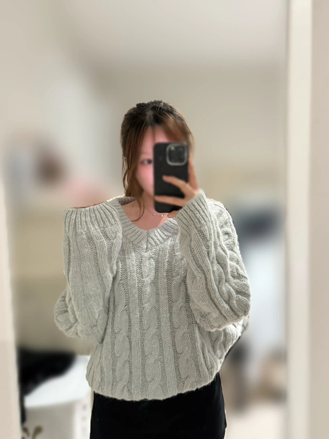 Cable Knit V-Neck Sweater - Light green