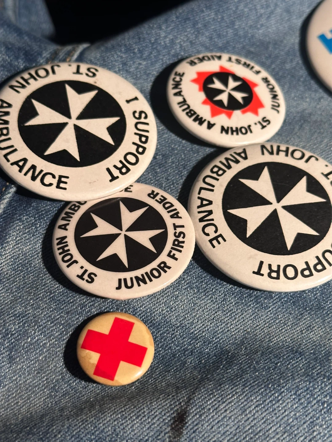 First aid pin lot