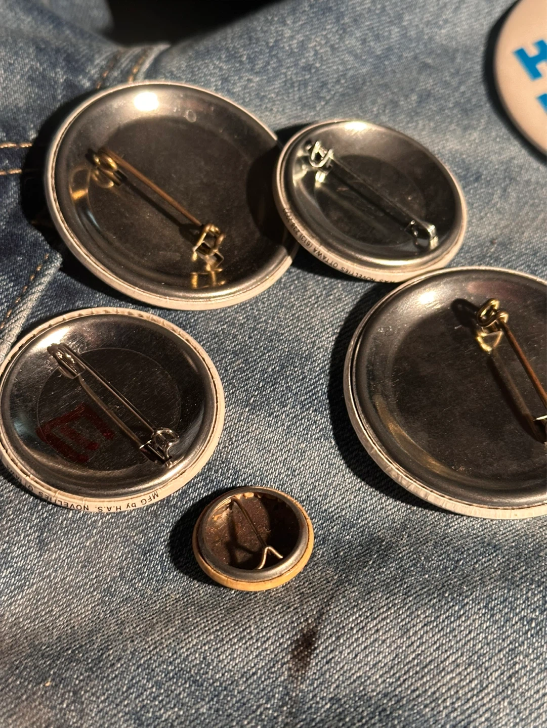 First aid pin lot - photo 2
