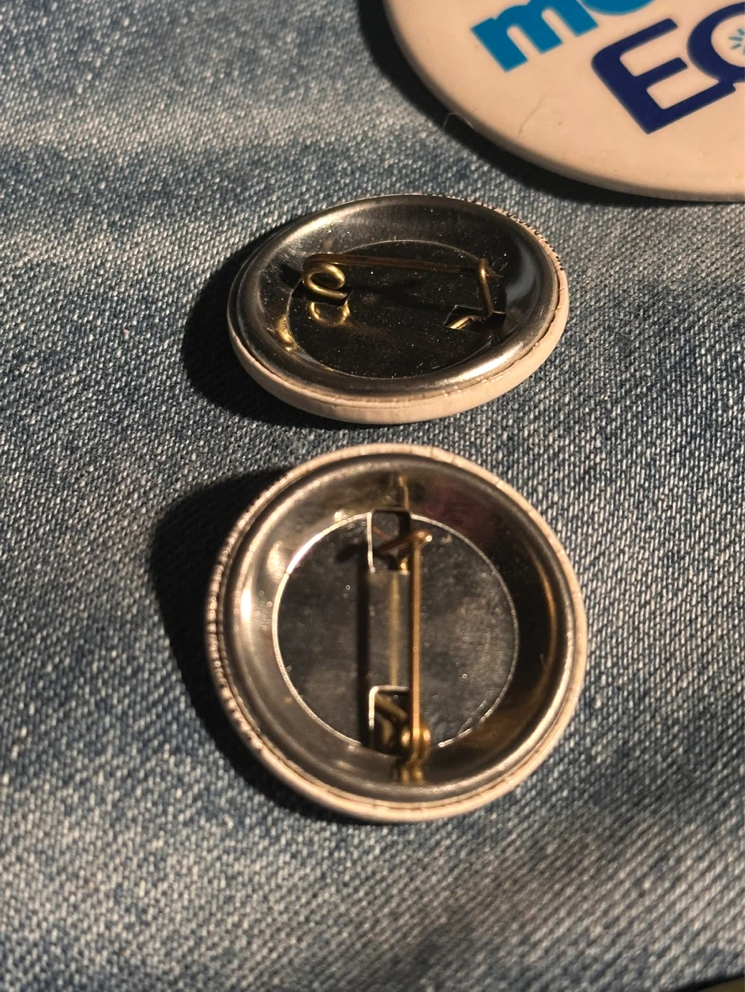Pair of vintage drink and driving buttons - photo 2