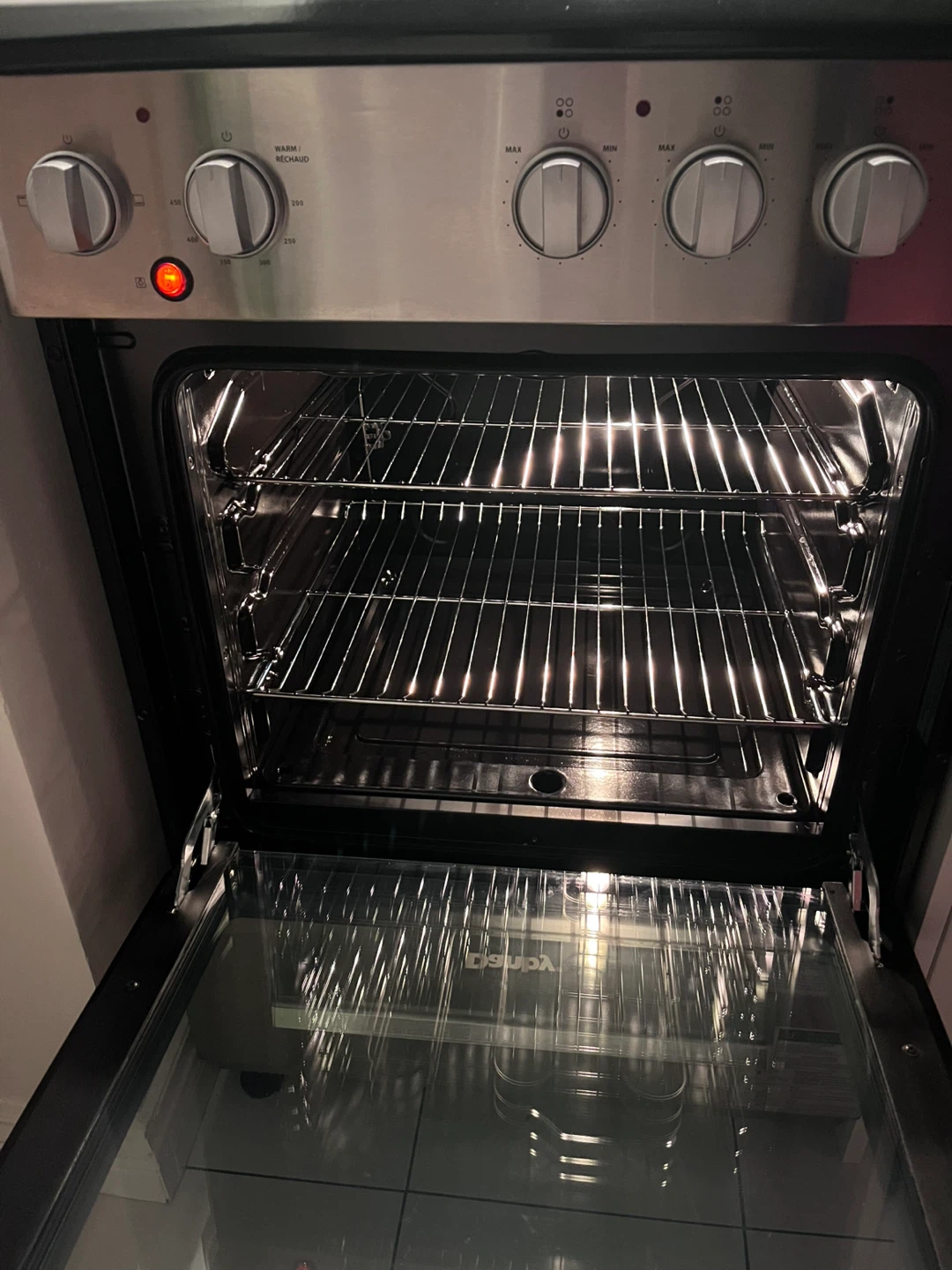 Danby 24in Stove and Broan Range hood - photo 5