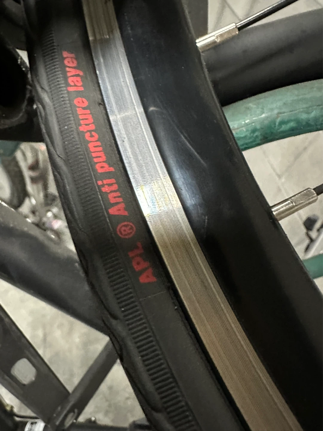 Like-new Lightweight City Bike - fits 5’4” to 5’10” - photo 4