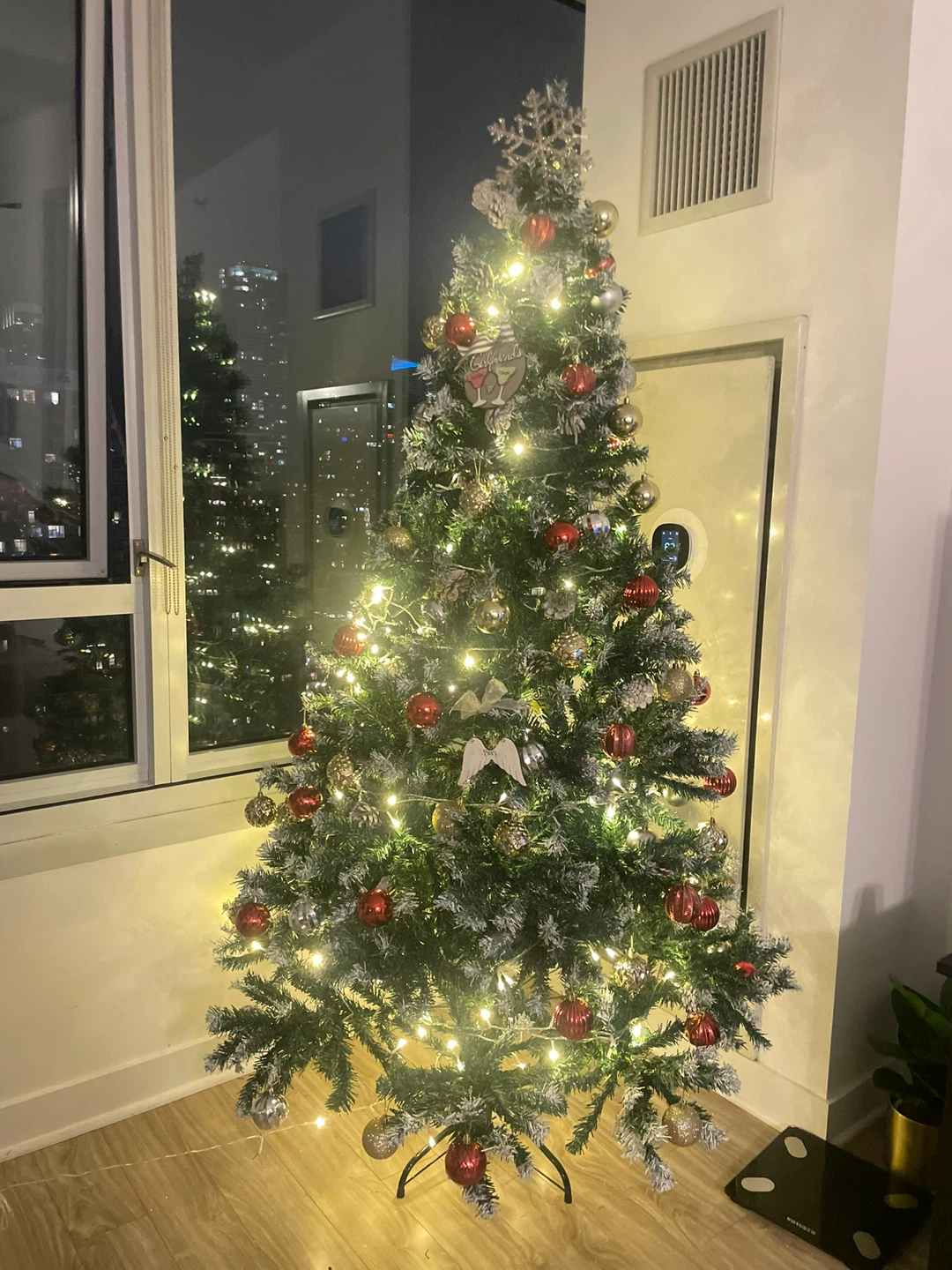 Pre-lit Artificial Christmas Tree with Ornaments - photo 3