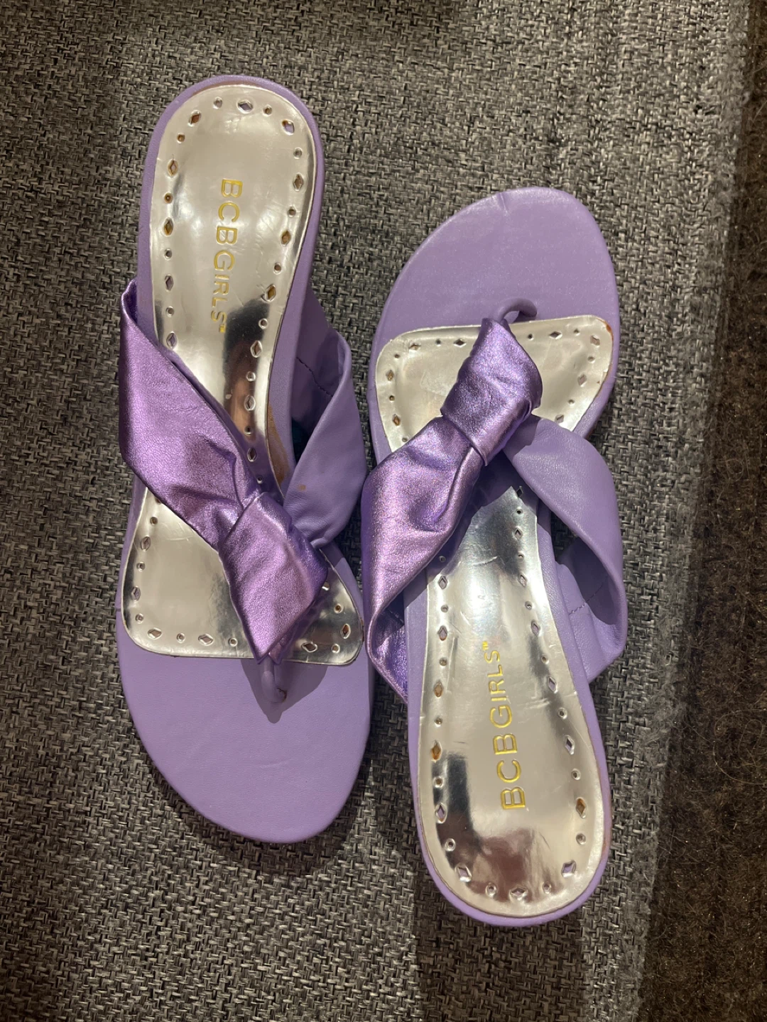 BCBGirls Lavender Thong Sandals - Size 8.5 B/38.5 - photo 4