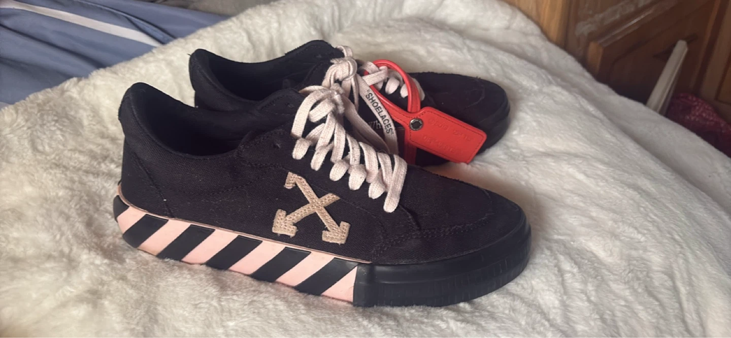 Off-White Black Canvas Low Top Sneakers with Pink Stripes