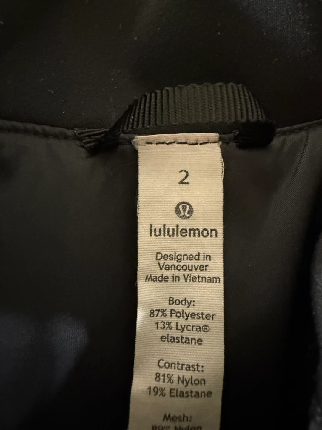 Lululemon Size 2 Black Puffer Vest - photo 4
