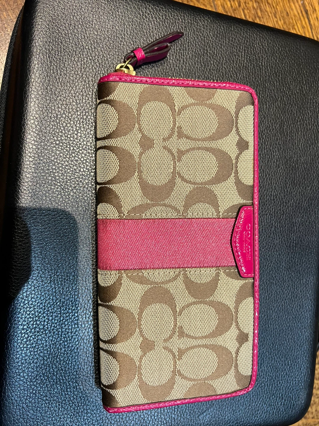 Coach Signature Zip Around Wallet - Pink/Brown