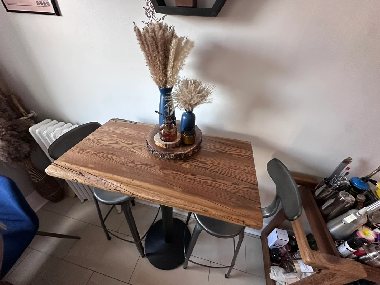 Rustic wood bar table with metal base & two bar stools - photo 5