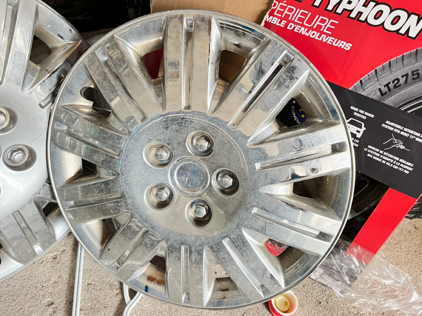 2 x 17" Silver Hubcaps - photo 3