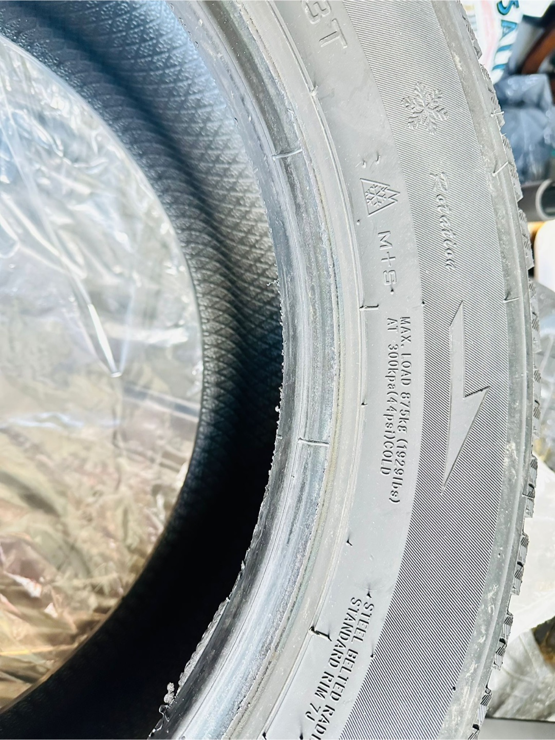 Winter HD617 Tire 235/60R18 103T - photo 4
