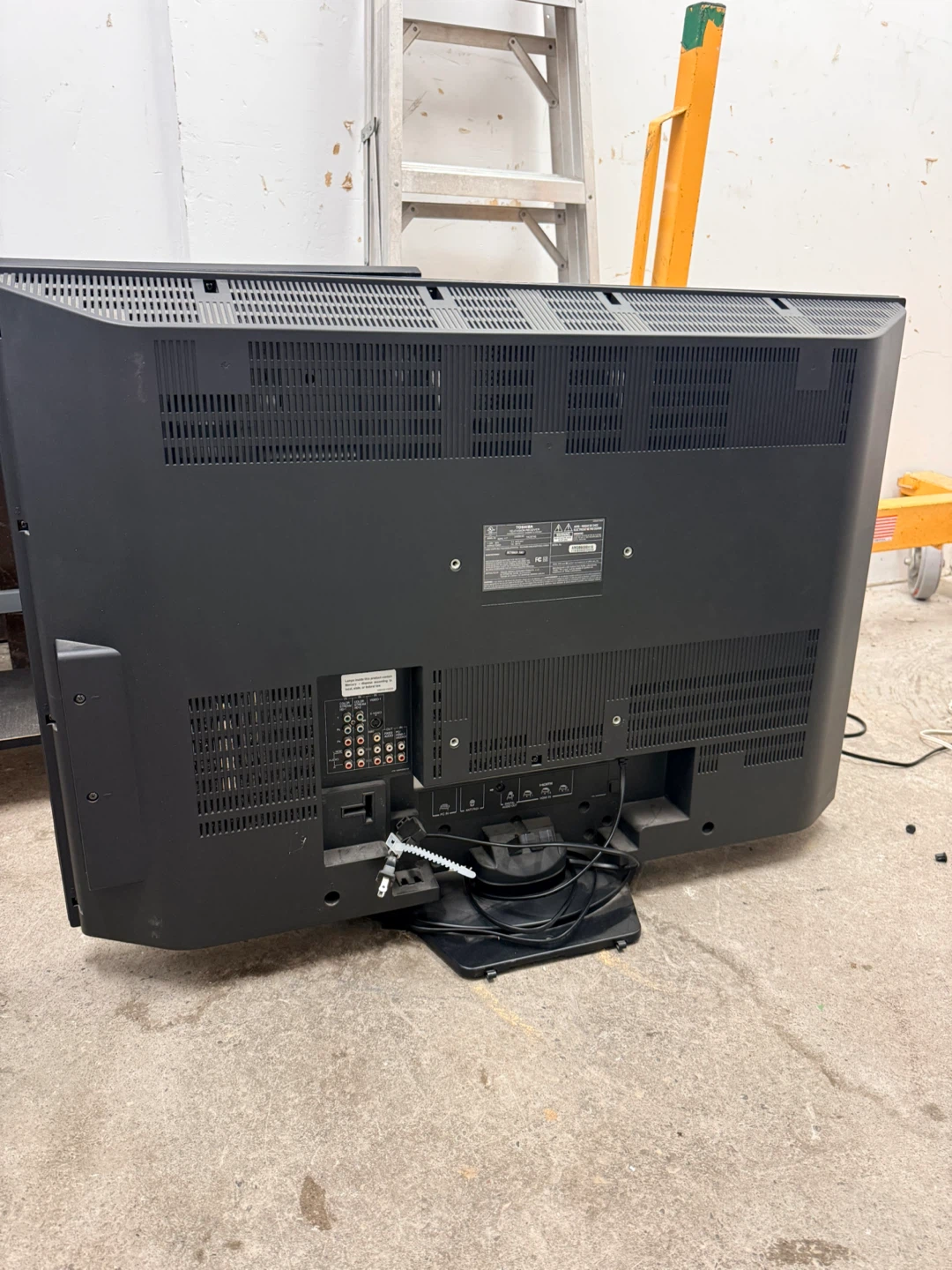Toshiba 42" Television - photo 2